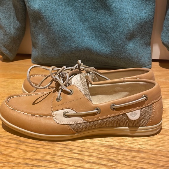 Tan sperrys - Picture 1 of 4